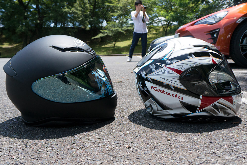 軽いヘルメットの２強「SHOEI Z-7」と「OGK KABUTO エアロブレード3」を比較してみた。│HAQ portal
