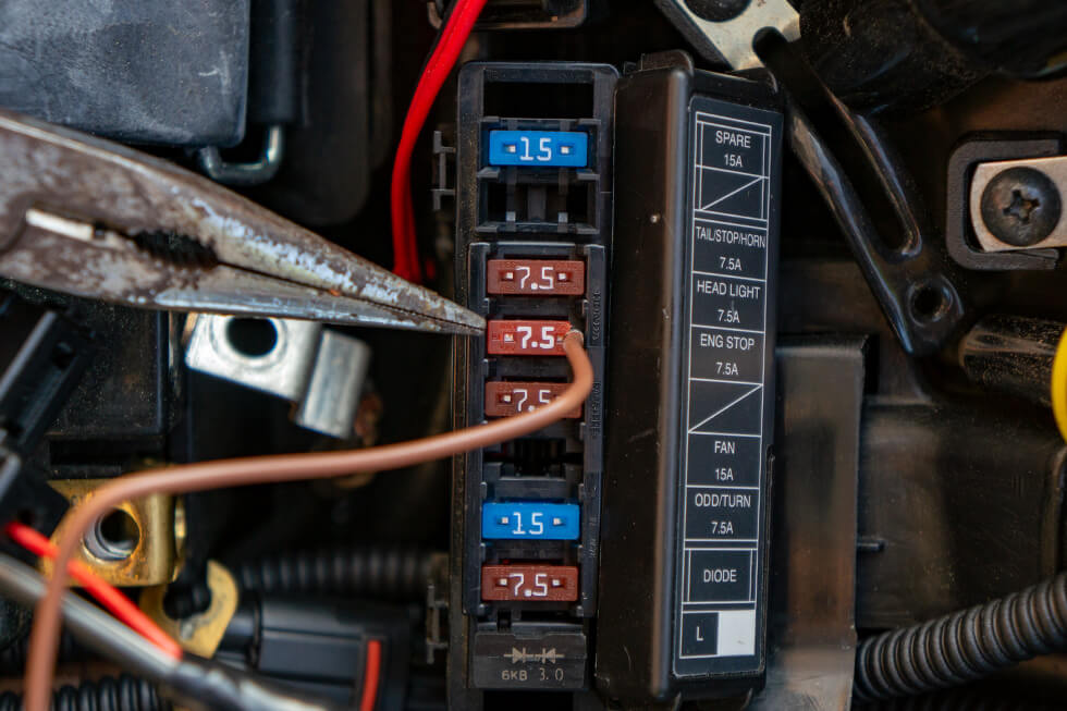 バイクに取り付けた「バッ直電装アイテム」の、バッテリー上がり対策