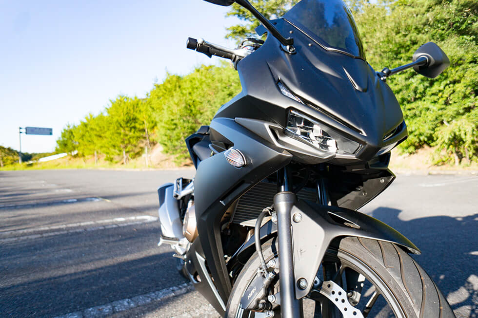 CBR400Rカスタム最終章。自家塗装でマットブラックに、全塗装。│HAQ