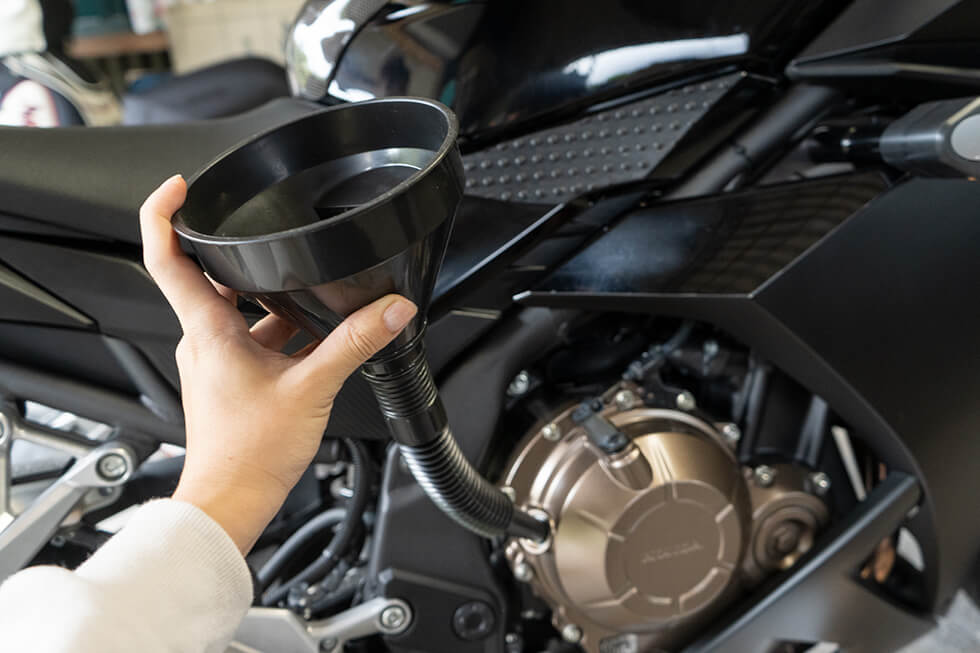 お家でできる、簡単バイクのオイル交換！種類・手順・費用まるわかり