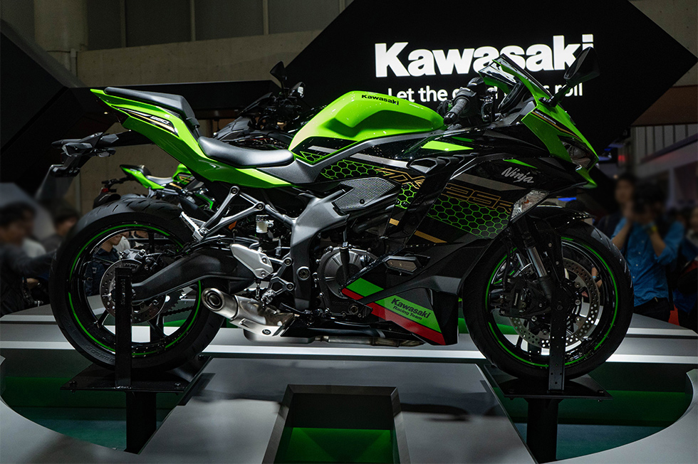 Ninja ZX-25R！ 東京モーターショーKawasakiブースで話題の4気筒