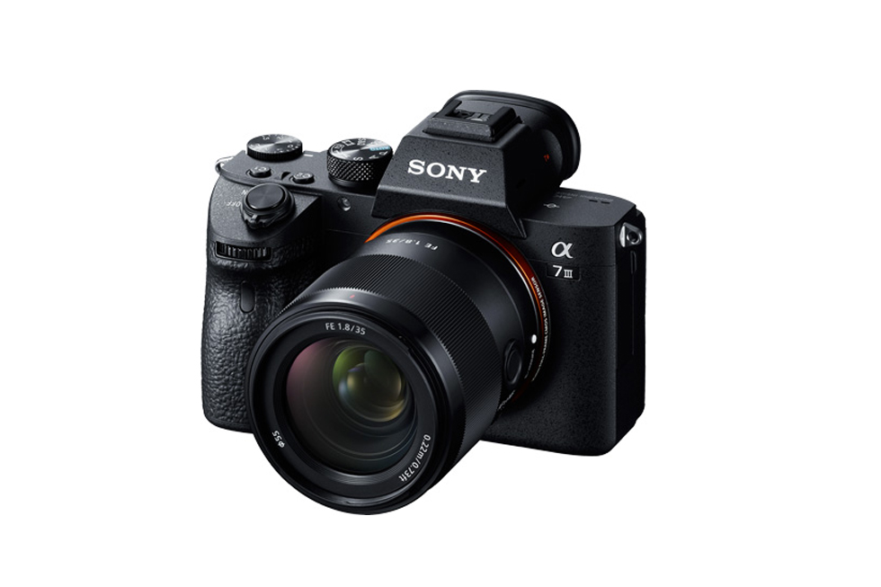 バイクツーリングに、最高にちょうどいいカメラレンズ。「SONY